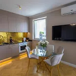 Aparti Goldnwhite Galaxy Apartment *
