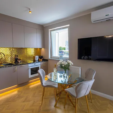 Aparti Goldnwhite Galaxy Апартаменти *
