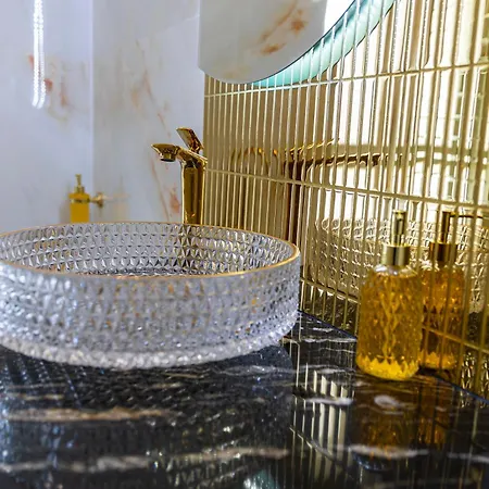 Aparti Goldnwhite Galaxy Апартаменти *