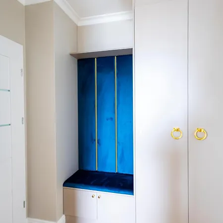 Aparti Goldnwhite Galaxy Апартаменти *