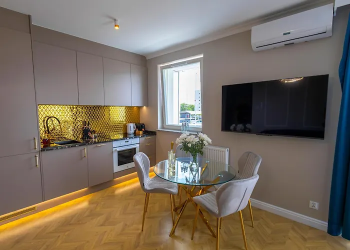 Aparti Goldnwhite Galaxy Апартаменти *